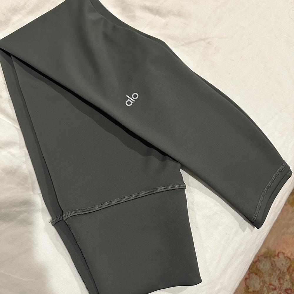 Worn once! Alo 7/8 airlift legging Sz S